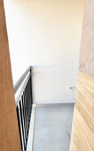 Casa à venda com 145m², 3 quartos e 2 vagas Casa à venda com 145m², 3 quartos e 2 vagasQuarto 1 - Suíte Varanda