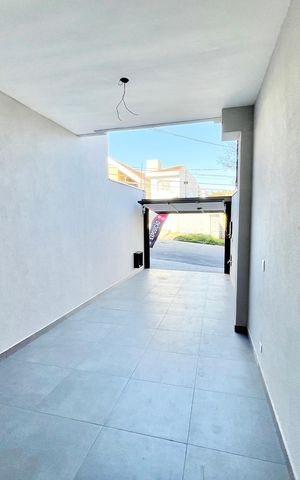 Casa à venda com 145m², 3 quartos e 2 vagas Casa à venda com 145m², 3 quartos e 2 vagasGaragem