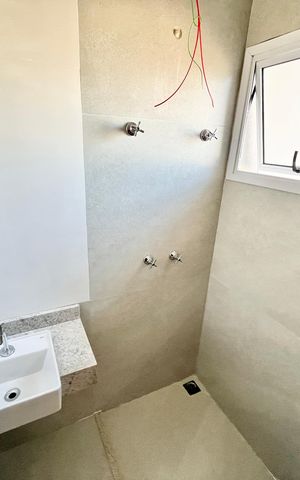 Casa à venda com 145m², 3 quartos e 2 vagas Casa à venda com 145m², 3 quartos e 2 vagasBanheiro da Suíte 1