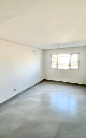 Casa à venda com 145m², 3 quartos e 2 vagas Casa à venda com 145m², 3 quartos e 2 vagasSala