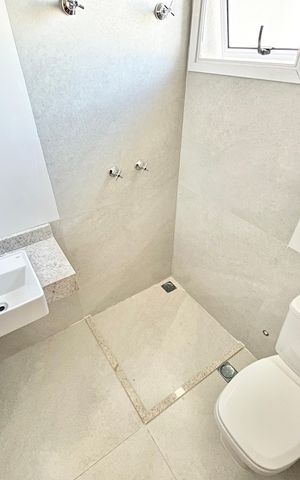 Casa à venda com 145m², 3 quartos e 2 vagas Casa à venda com 145m², 3 quartos e 2 vagasBanheiro da Suíte 1