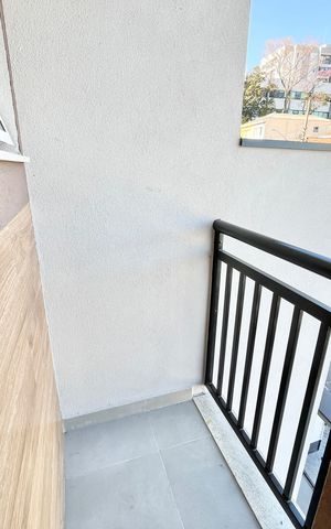 Casa à venda com 145m², 3 quartos e 2 vagas Casa à venda com 145m², 3 quartos e 2 vagasQuarto 1 - Suíte Varanda