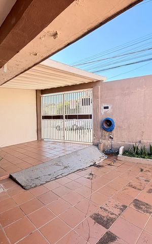 Casa à venda com 200m², 3 quartos e 4 vagasGaragem e frente da casa