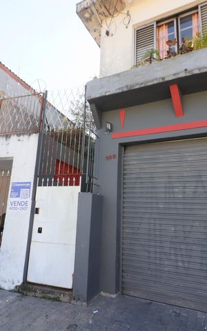 Casa à venda com 250m², 3 quartos e 2 vagasFachada