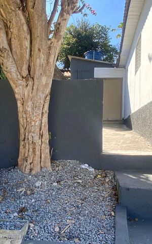 Casa à venda com 175m², 3 quartos e 1 vaga Casa à venda com 175m², 3 quartos e 1 vagaÁrea externa - Jardim