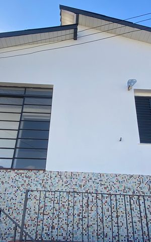 Casa à venda com 175m², 3 quartos e 1 vaga Casa à venda com 175m², 3 quartos e 1 vagaÁrea externa - fachada