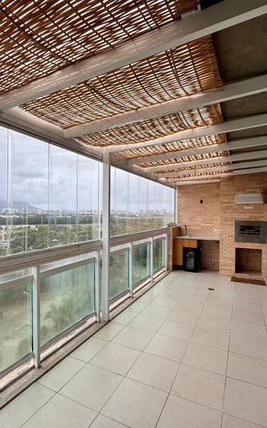 Apartamento à venda com 156m², 3 quartos e 2 vagasVaranda