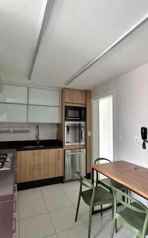 Apartamento à venda com 156m², 3 quartos e 2 vagasCozinha e Área de Serviço