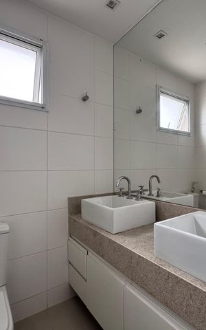 Apartamento à venda com 156m², 3 quartos e 2 vagasSuíte 1 - Banheiro