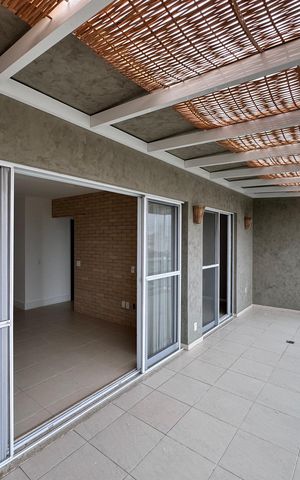 Apartamento à venda com 156m², 3 quartos e 2 vagasVaranda