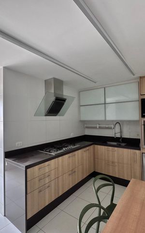 Apartamento à venda com 156m², 3 quartos e 2 vagasCozinha e Área de Serviço