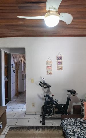Casa à venda com 99m², 3 quartos e 2 vagas Casa à venda com 99m², 3 quartos e 2 vagasSalas