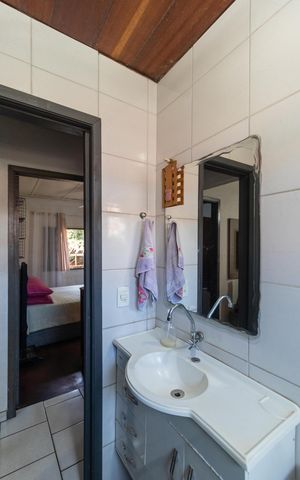 Casa à venda com 99m², 3 quartos e 2 vagas Casa à venda com 99m², 3 quartos e 2 vagasBanheiro