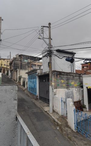 Casa à venda com 160m², 4 quartos e 1 vaga Casa à venda com 160m², 4 quartos e 1 vagaVaranda
