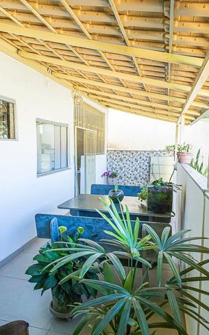 Casa à venda com 400m², 3 quartos e 1 vaga Casa à venda com 400m², 3 quartos e 1 vagaVaranda