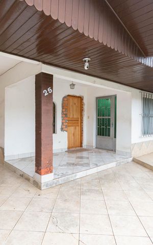 Casa à venda com 200m², 3 quartos e 6 vagas Casa à venda com 200m², 3 quartos e 6 vagasÁrea comum