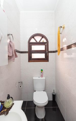 Casa à venda com 261m², 3 quartos e 3 vagas Casa à venda com 261m², 3 quartos e 3 vagasLavabo