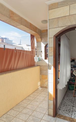 Casa à venda com 261m², 3 quartos e 3 vagas Casa à venda com 261m², 3 quartos e 3 vagasÁrea externa