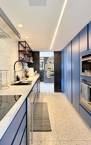 Apartamento à venda com 256m², 4 quartos e 3 vagas Apartamento à venda com 256m², 4 quartos e 3 vagasCozinha