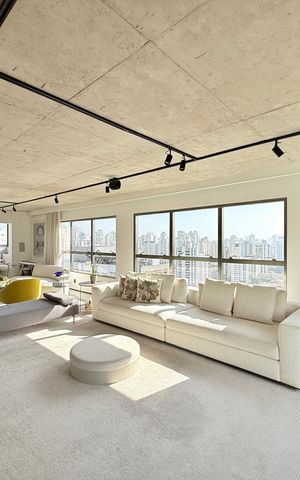 Apartamento à venda com 256m², 4 quartos e 3 vagas Apartamento à venda com 256m², 4 quartos e 3 vagasSala
