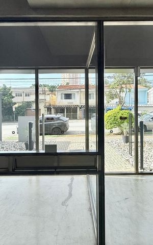 Apartamento à venda com 256m², 4 quartos e 3 vagas Apartamento à venda com 256m², 4 quartos e 3 vagasEntrada