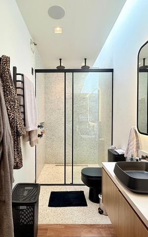 Apartamento à venda com 256m², 4 quartos e 3 vagas Apartamento à venda com 256m², 4 quartos e 3 vagasBanheiro Suite 1