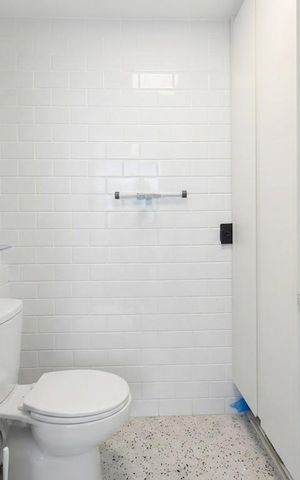 Apartamento à venda com 256m², 4 quartos e 3 vagas Apartamento à venda com 256m², 4 quartos e 3 vagasBanheiro de Serviço