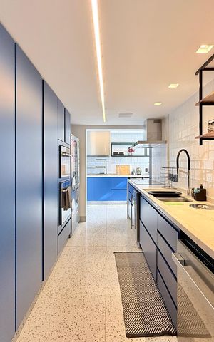 Apartamento à venda com 256m², 4 quartos e 3 vagas Apartamento à venda com 256m², 4 quartos e 3 vagasCozinha