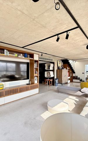 Apartamento à venda com 256m², 4 quartos e 3 vagas Apartamento à venda com 256m², 4 quartos e 3 vagasSala