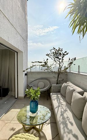 Apartamento à venda com 256m², 4 quartos e 3 vagas Apartamento à venda com 256m², 4 quartos e 3 vagasVaranda