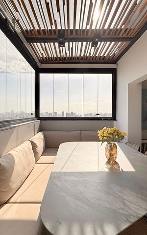 Apartamento à venda com 256m², 4 quartos e 3 vagas Apartamento à venda com 256m², 4 quartos e 3 vagasVaranda Gourmet