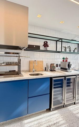 Apartamento à venda com 256m², 4 quartos e 3 vagas Apartamento à venda com 256m², 4 quartos e 3 vagasVaranda Gourmet