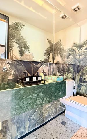 Apartamento à venda com 256m², 4 quartos e 3 vagas Apartamento à venda com 256m², 4 quartos e 3 vagasLavabo