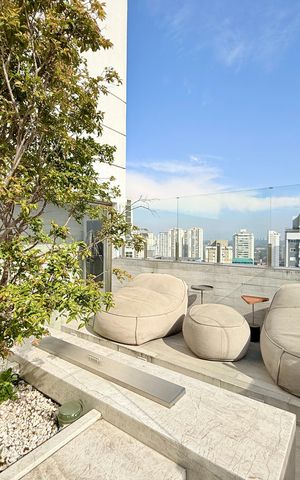 Apartamento à venda com 256m², 4 quartos e 3 vagas Apartamento à venda com 256m², 4 quartos e 3 vagasTerraço
