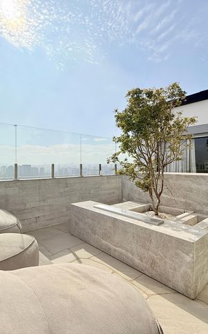 Apartamento à venda com 256m², 4 quartos e 3 vagas Apartamento à venda com 256m², 4 quartos e 3 vagasTerraço