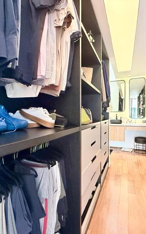 Apartamento à venda com 256m², 4 quartos e 3 vagas Apartamento à venda com 256m², 4 quartos e 3 vagasCloset Suite 1
