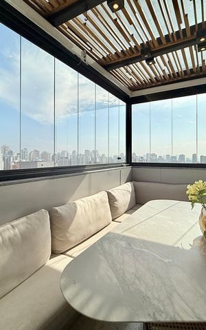 Apartamento à venda com 256m², 4 quartos e 3 vagas Apartamento à venda com 256m², 4 quartos e 3 vagasVaranda Gourmet