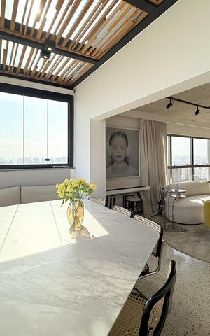 Apartamento à venda com 256m², 4 quartos e 3 vagas Apartamento à venda com 256m², 4 quartos e 3 vagasVaranda Gourmet