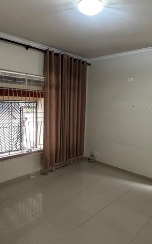 Casa à venda com 136m², 3 quartos e 2 vagas Casa à venda com 136m², 3 quartos e 2 vagasSala