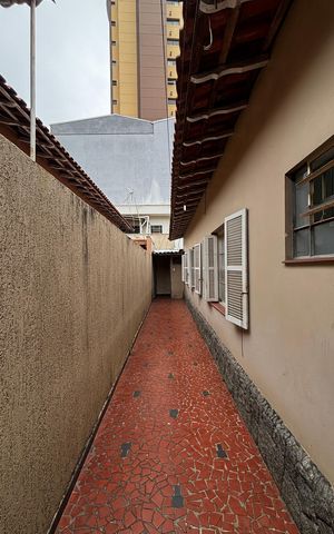 Casa à venda com 136m², 3 quartos e 2 vagas Casa à venda com 136m², 3 quartos e 2 vagasCorredor - Quintal