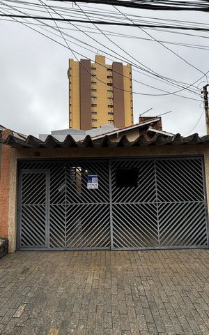 Casa à venda com 136m², 3 quartos e 2 vagas Casa à venda com 136m², 3 quartos e 2 vagasFachada