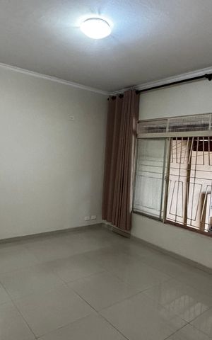 Casa à venda com 136m², 3 quartos e 2 vagas Casa à venda com 136m², 3 quartos e 2 vagasSala