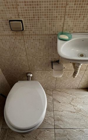 Casa à venda com 136m², 3 quartos e 2 vagas Casa à venda com 136m², 3 quartos e 2 vagasÁrea de Serviço - Banheiro