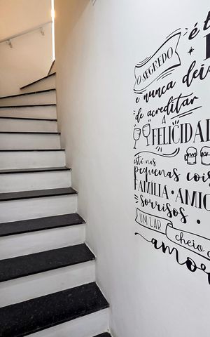 Casa de condomínio para alugar com 74m², 2 quartos e 1 vaga Casa de condomínio para alugar com 74m², 2 quartos e 1 vagaEscada
