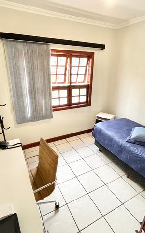 Casa à venda com 226m², 3 quartos e 2 vagas Casa à venda com 226m², 3 quartos e 2 vagasQuarto 2