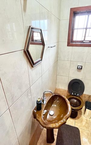 Casa à venda com 226m², 3 quartos e 2 vagas Casa à venda com 226m², 3 quartos e 2 vagasLavabo