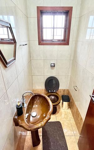 Casa à venda com 226m², 3 quartos e 2 vagas Casa à venda com 226m², 3 quartos e 2 vagasLavabo