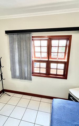 Casa à venda com 226m², 3 quartos e 2 vagas Casa à venda com 226m², 3 quartos e 2 vagasQuarto 2