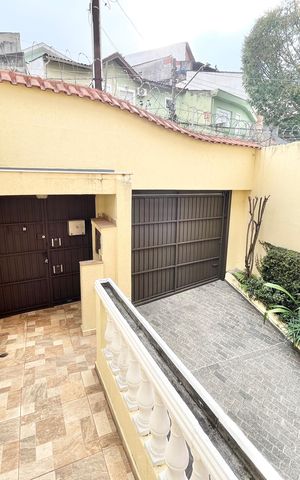 Casa à venda com 226m², 3 quartos e 2 vagas Casa à venda com 226m², 3 quartos e 2 vagasEntrada