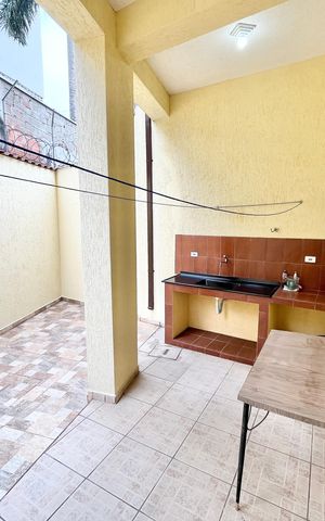Casa à venda com 226m², 3 quartos e 2 vagas Casa à venda com 226m², 3 quartos e 2 vagasÁrea gourmet